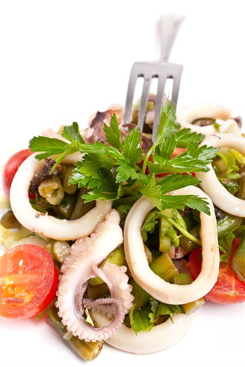Салат из консервированных кальмаров - Кулинарный пошаговый рецепт с фото.