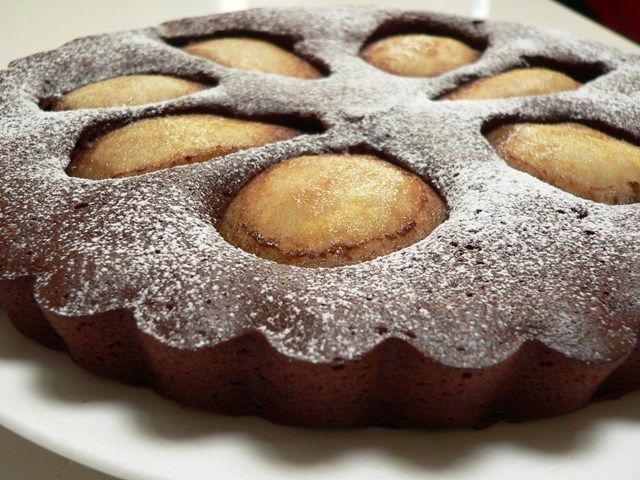 Шоколадный пирог с яблоками
