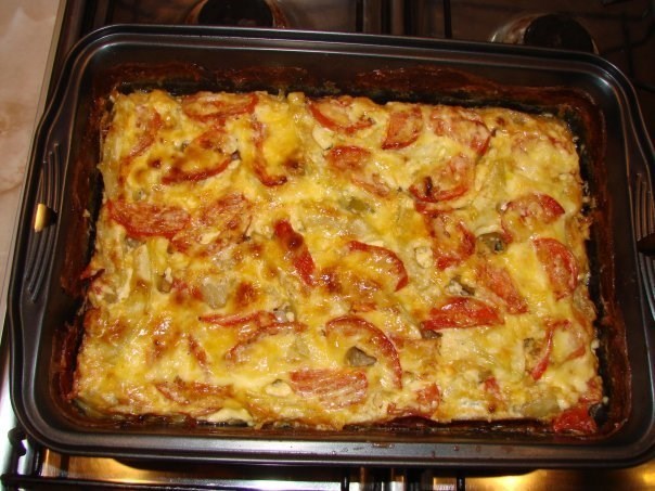 Запеченный сыр с овощами
