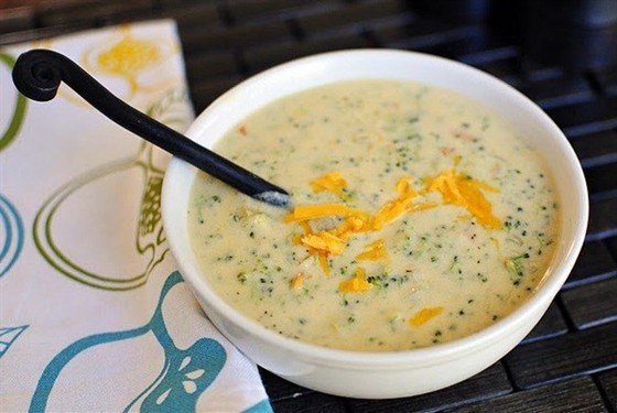 Суп-пюре из брокколи с сыром