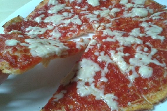 Пицца «Маргарита» с домашним соусом из томатов