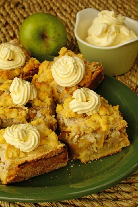 Яблочный пирог с грецкими орехами по-провански