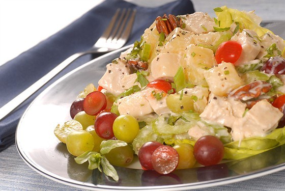 Салат с курицей, сыром и виноградом - пошаговый рецепт с фото