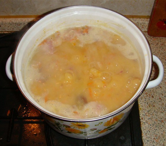 Гороховый суп с рулькой