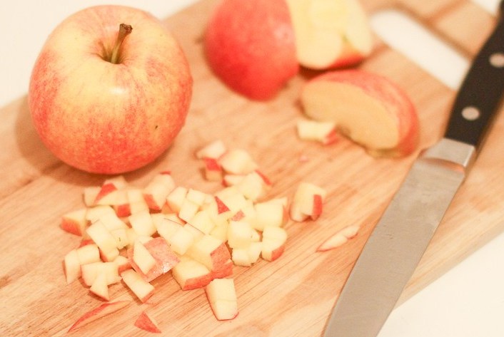 Салат «Нежность» с яблоком и крабовыми палочками