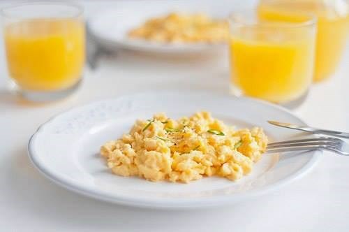 Яйца-крэмбл к завтраку