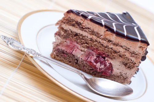 Шоколадный торт с вишней - рецепт с фото пошагово