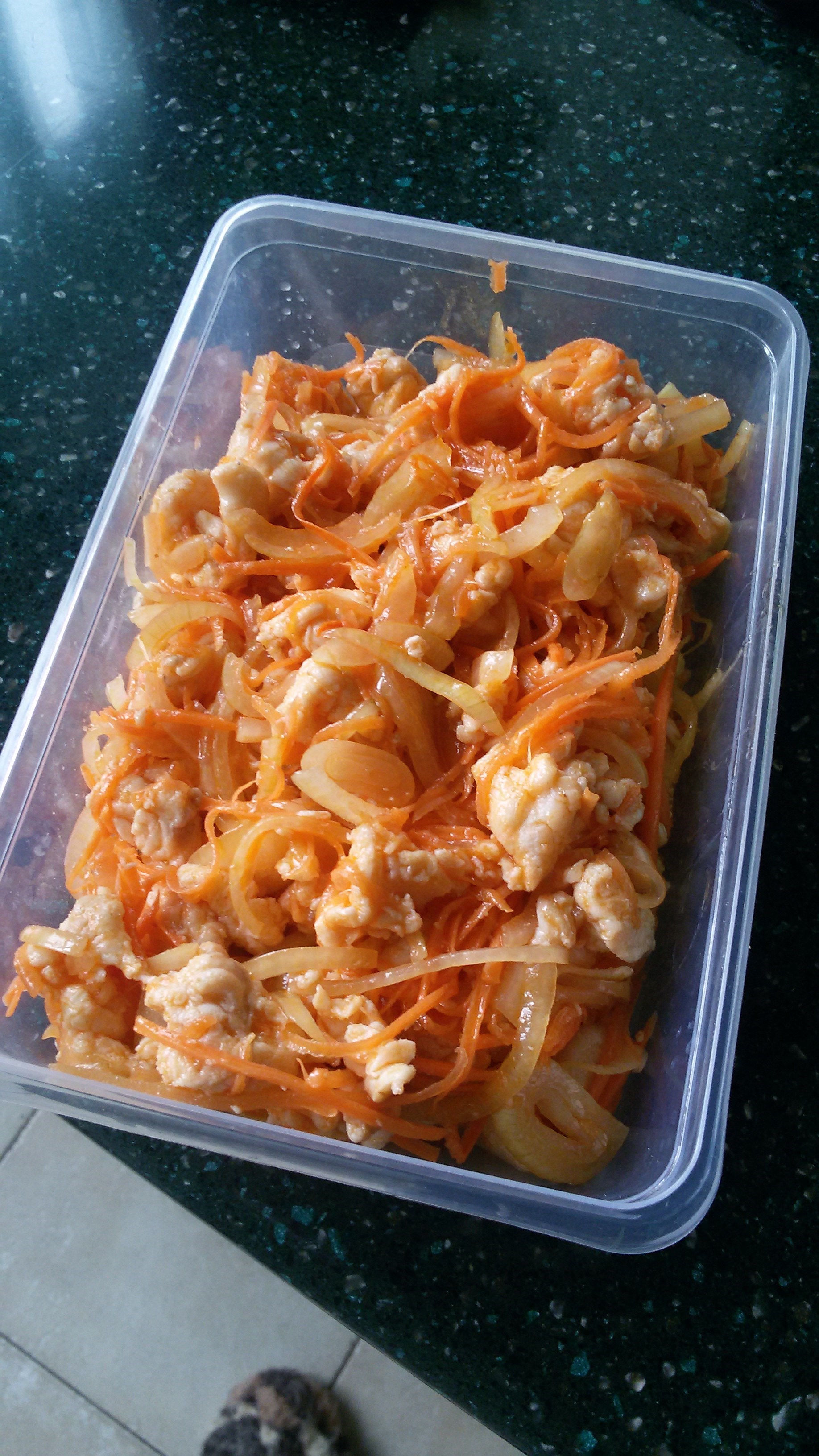 Рецепт салата Хе с рыбой и морковью и луком с уксусом