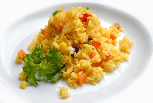 Рис с овощами, паприкой и тимьяном