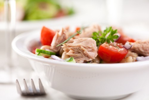 Салат с тунцом и фасолью по-тоскански