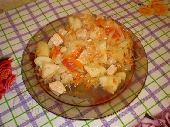Рецепт: Мясное рагу | сытный обед из свинины, корнишонов и картофеля