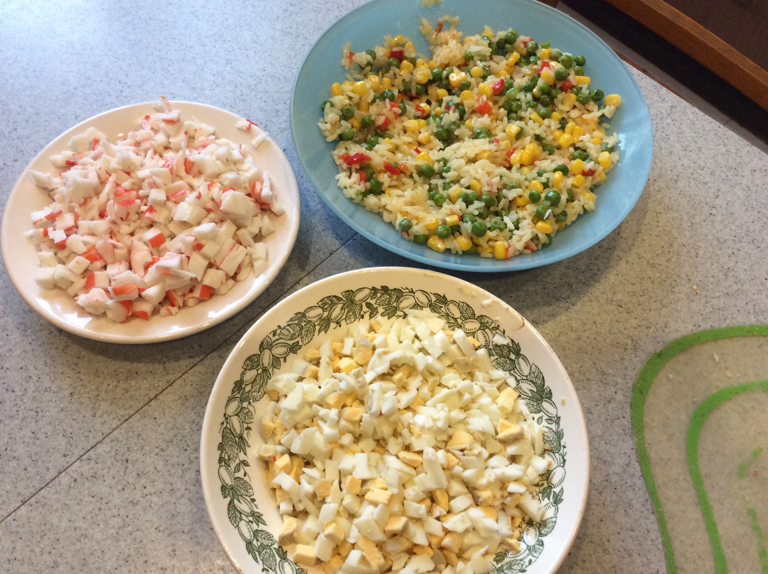 Салат из крабовых палочек с Гавайской смесью овощей