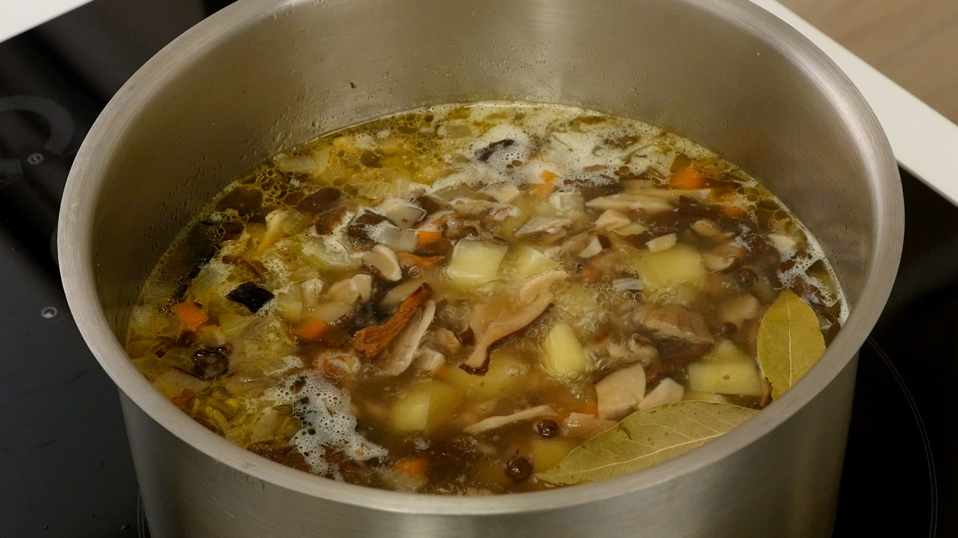 Как приготовить суп из сухих грибов: проверенные рецепты