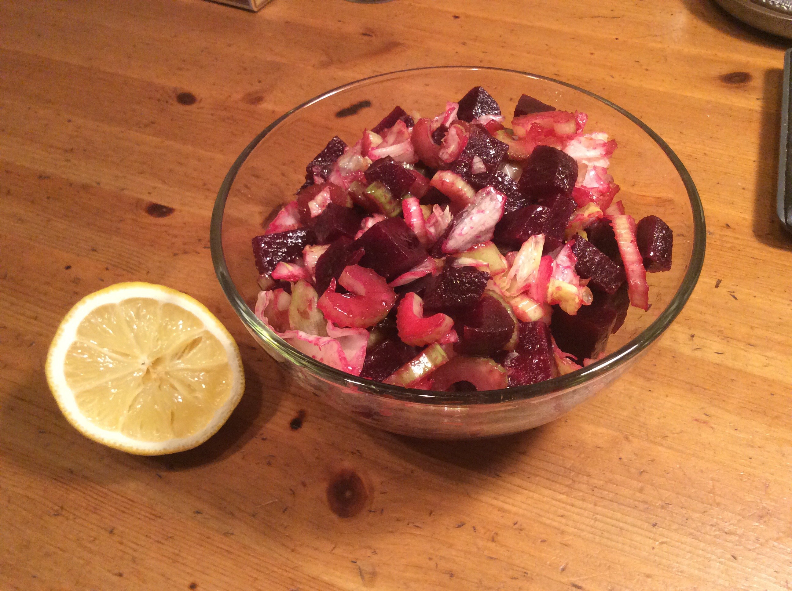 Февральский салат со свеклой и сельдереем