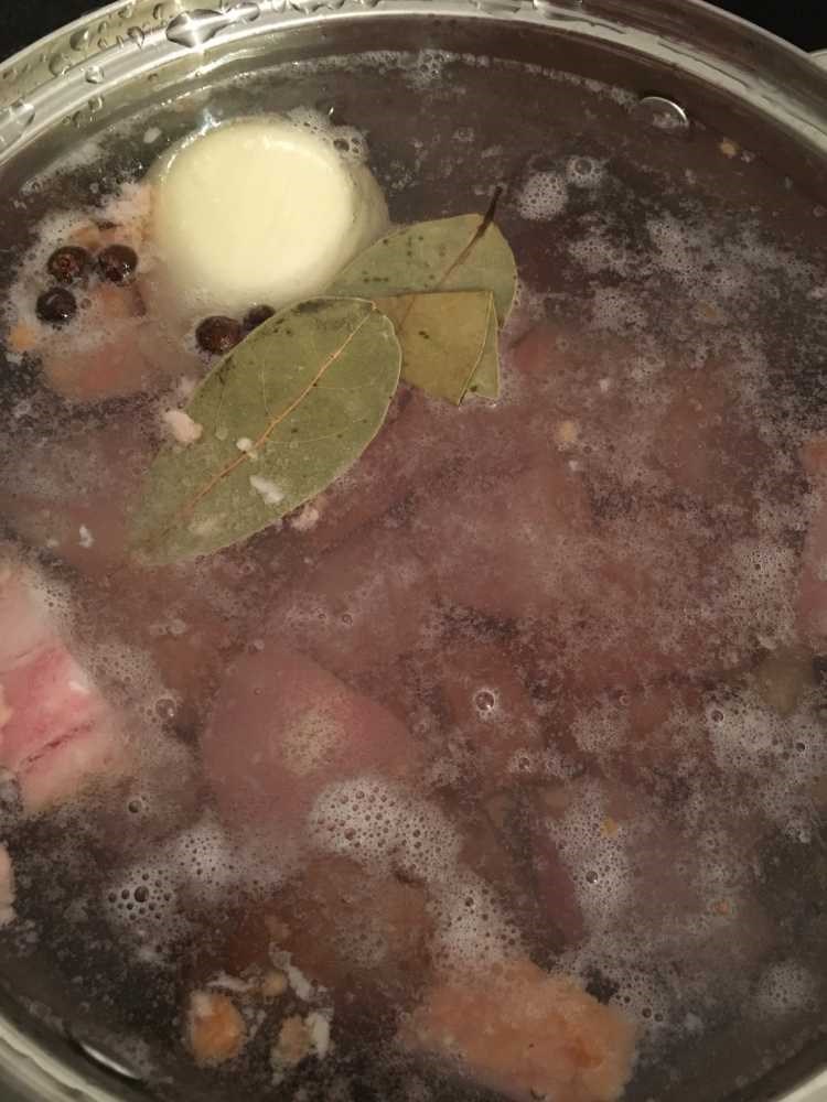 Гороховый суп с копченой грудинкой
