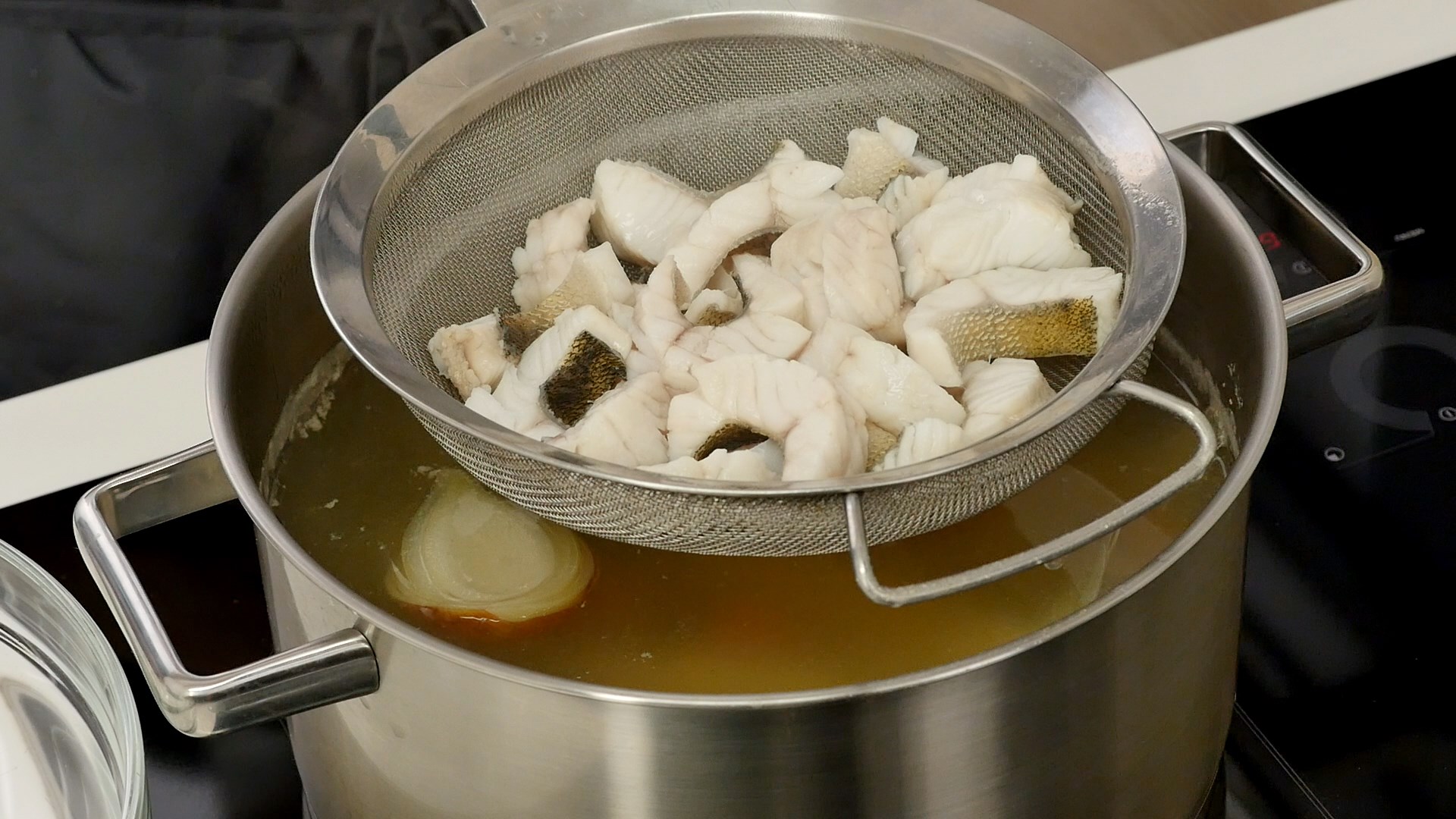 Рыба, запеченная под сыром в духовке: пошаговый рецепт