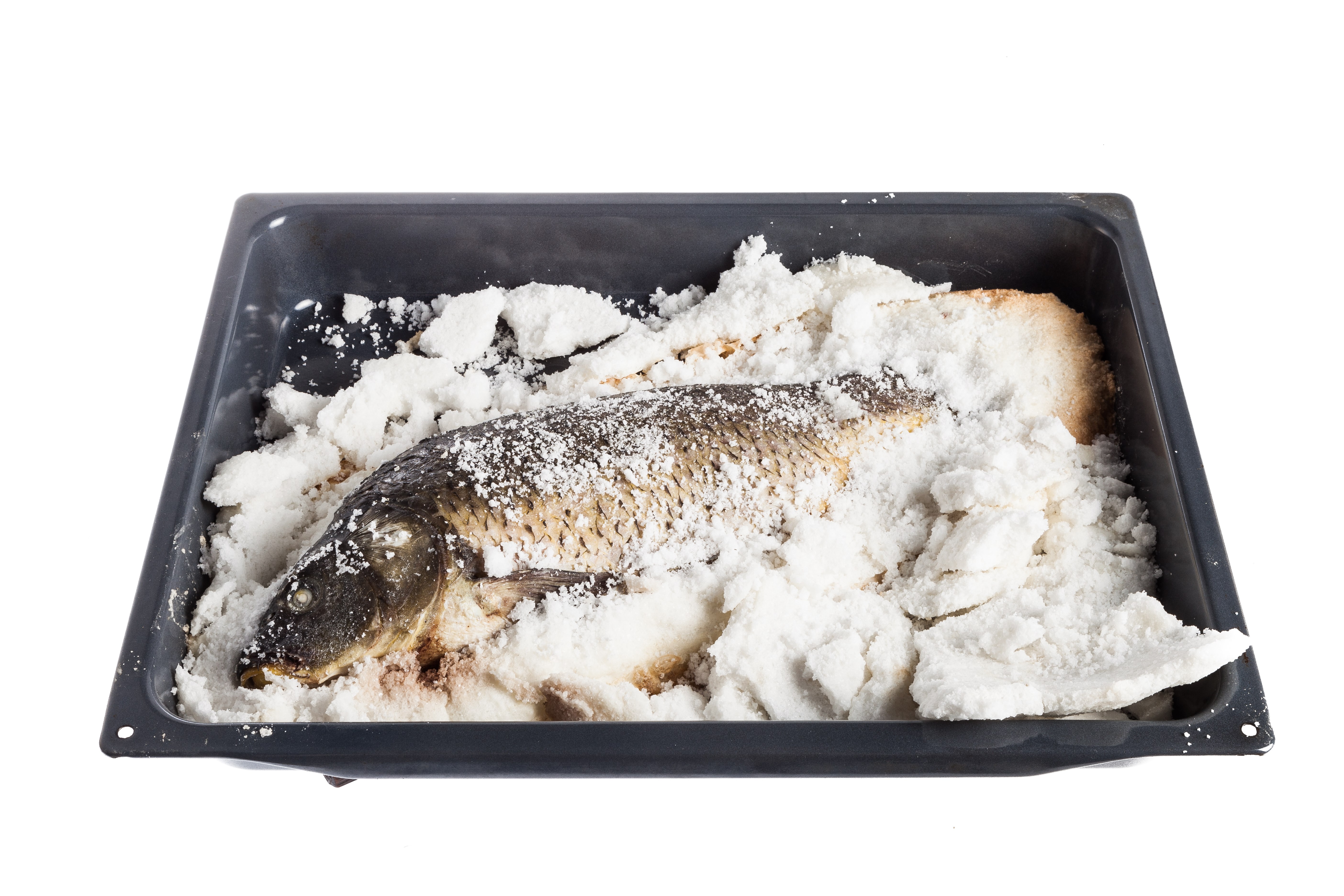 Сибас в соли с розмарином: рецепт дня