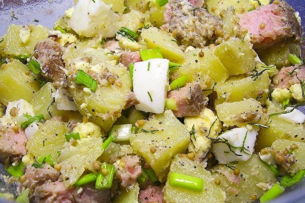 15 лучших салатов с тунцом консервированным и жареным - Лайфхакер