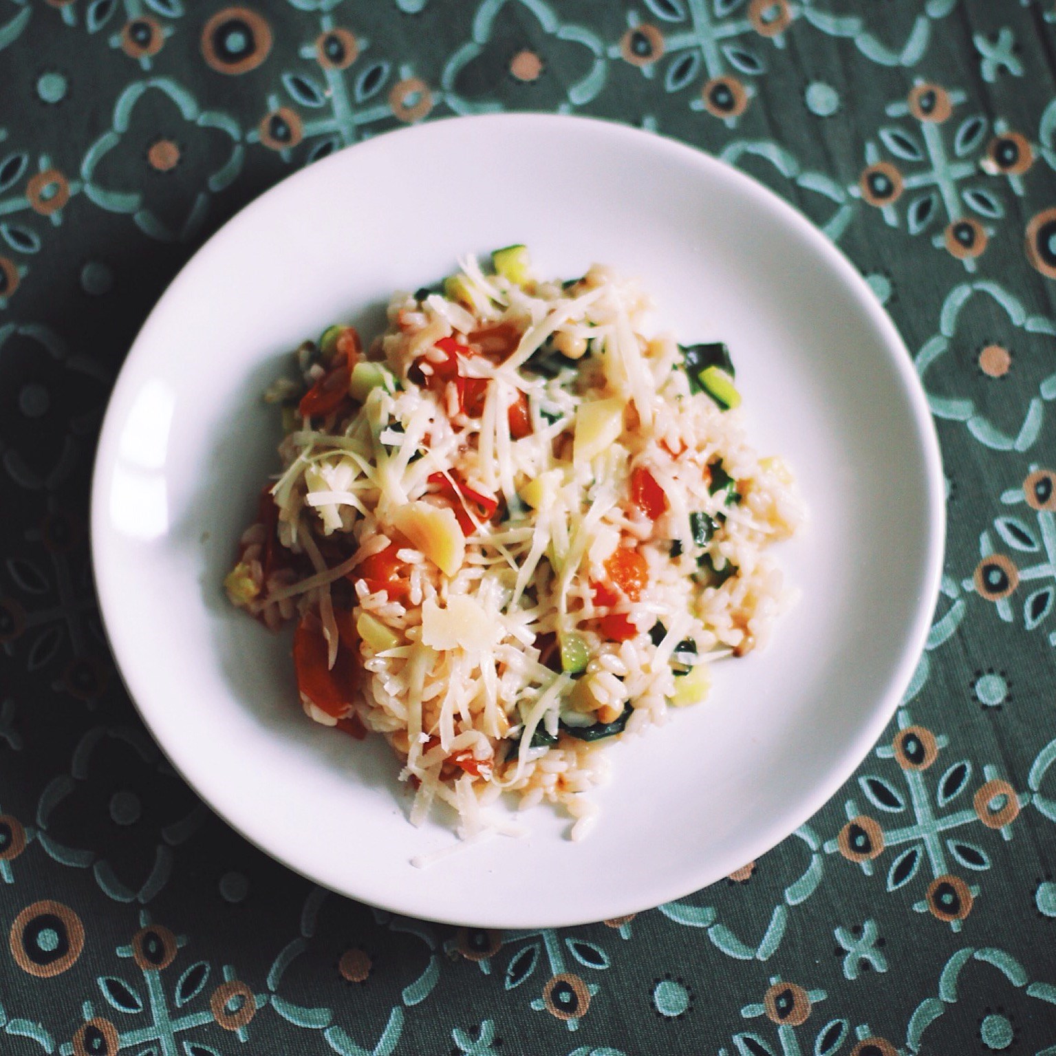 Кабачки с помидорами и сыром на рисовой подушке — пошаговый рец�епт с фото