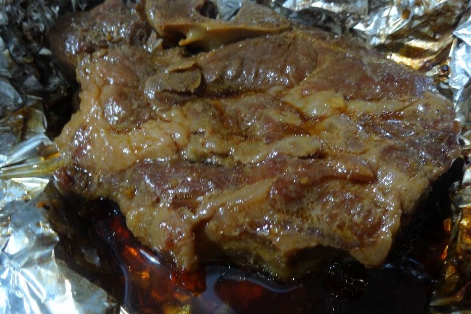 Нежные свиные стейки в духовке – кулинарный рецепт