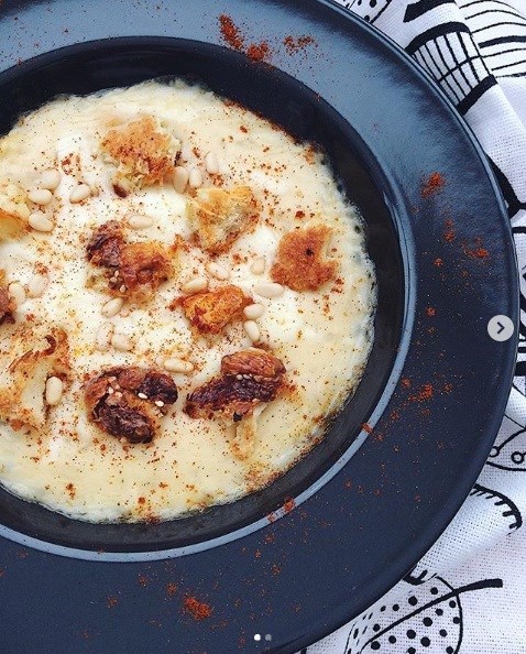 Луковый суп с кедровыми орешками