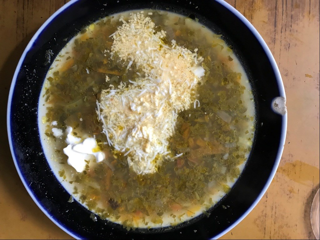 Наваристый суп из щавеля на мясном бульоне (со свининой)