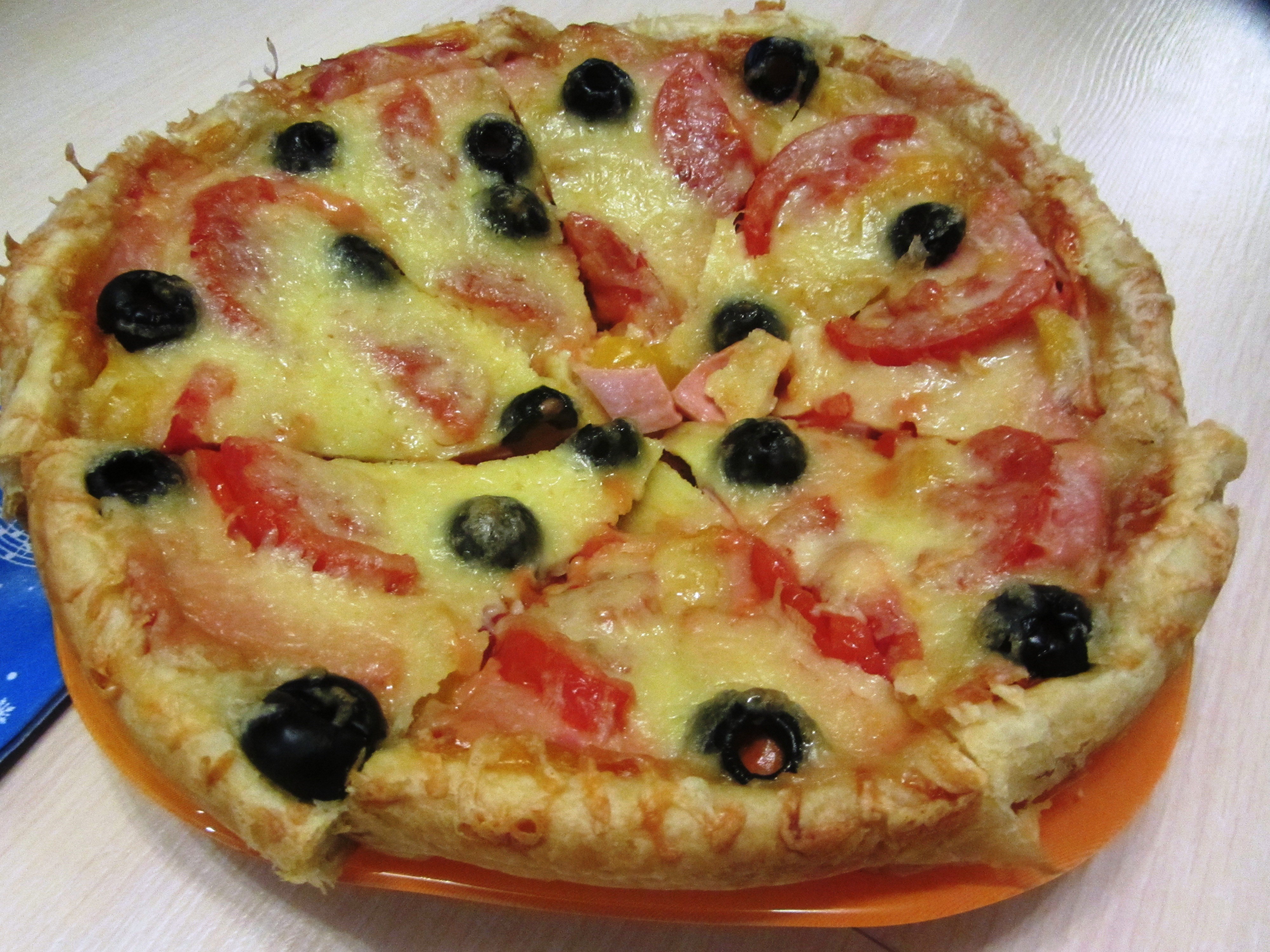 пицца рецепт на слоеном тесте с колбасой и сыром помидорами в духовке фото 90