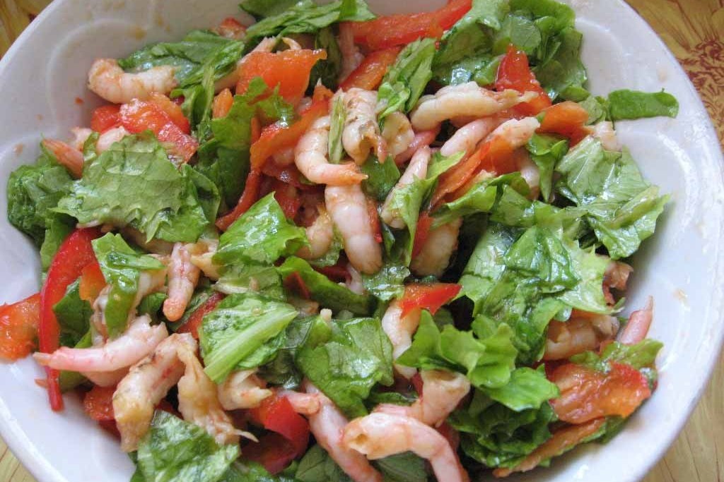 1. Салат из морепродуктов и крабовых палочек