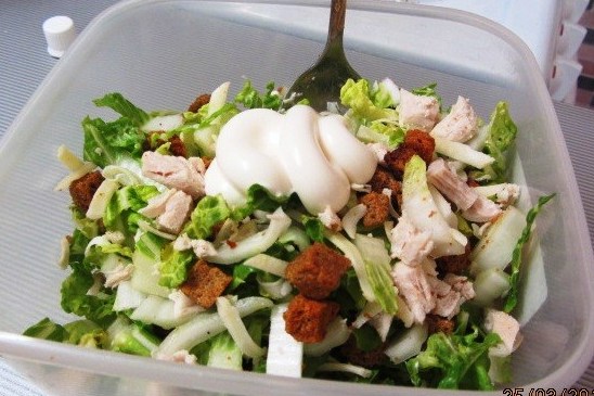 Салат с капустой, кукурузой и курицей: рецепт | Меню недели