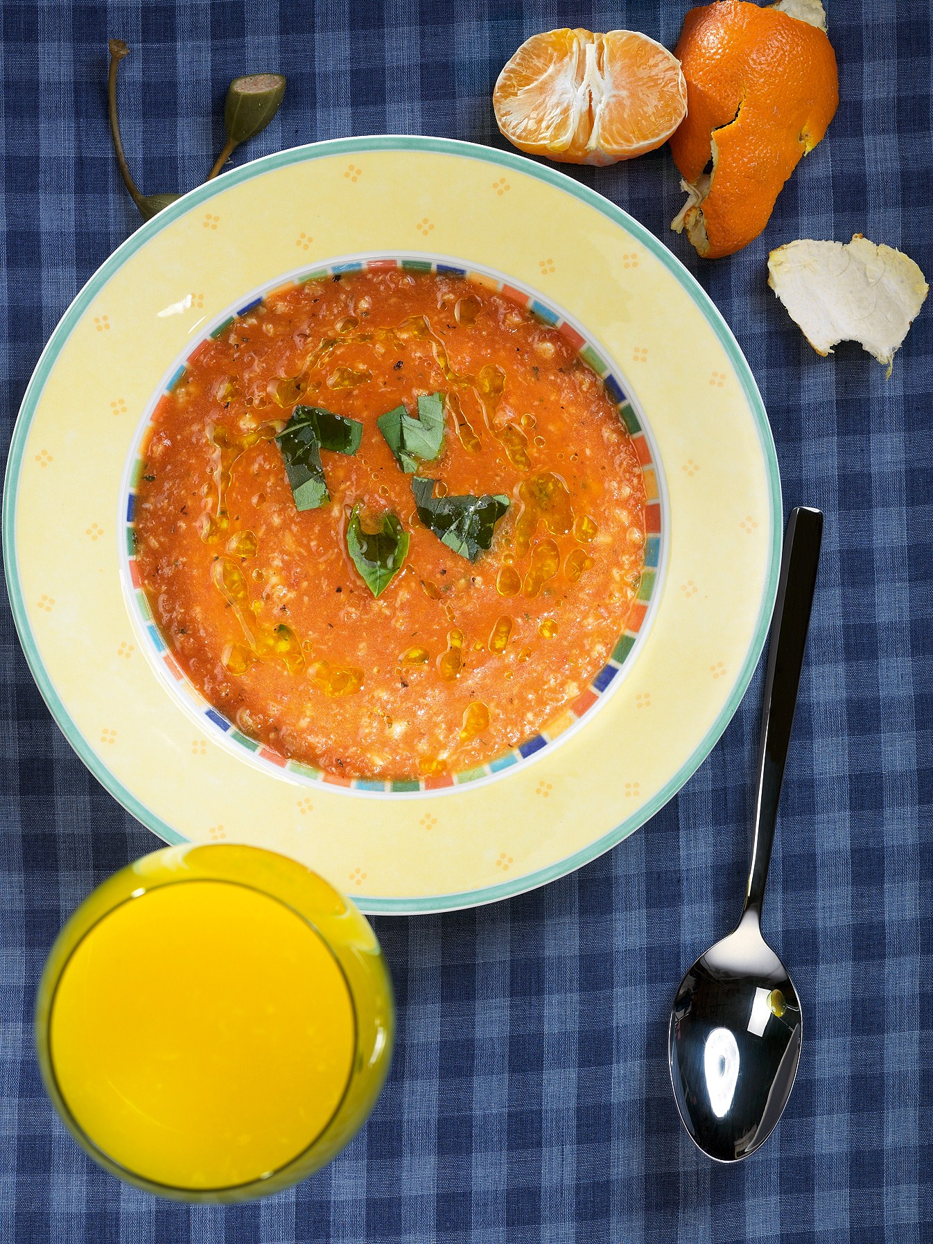 Рыбный суп с помидорами и белым вином