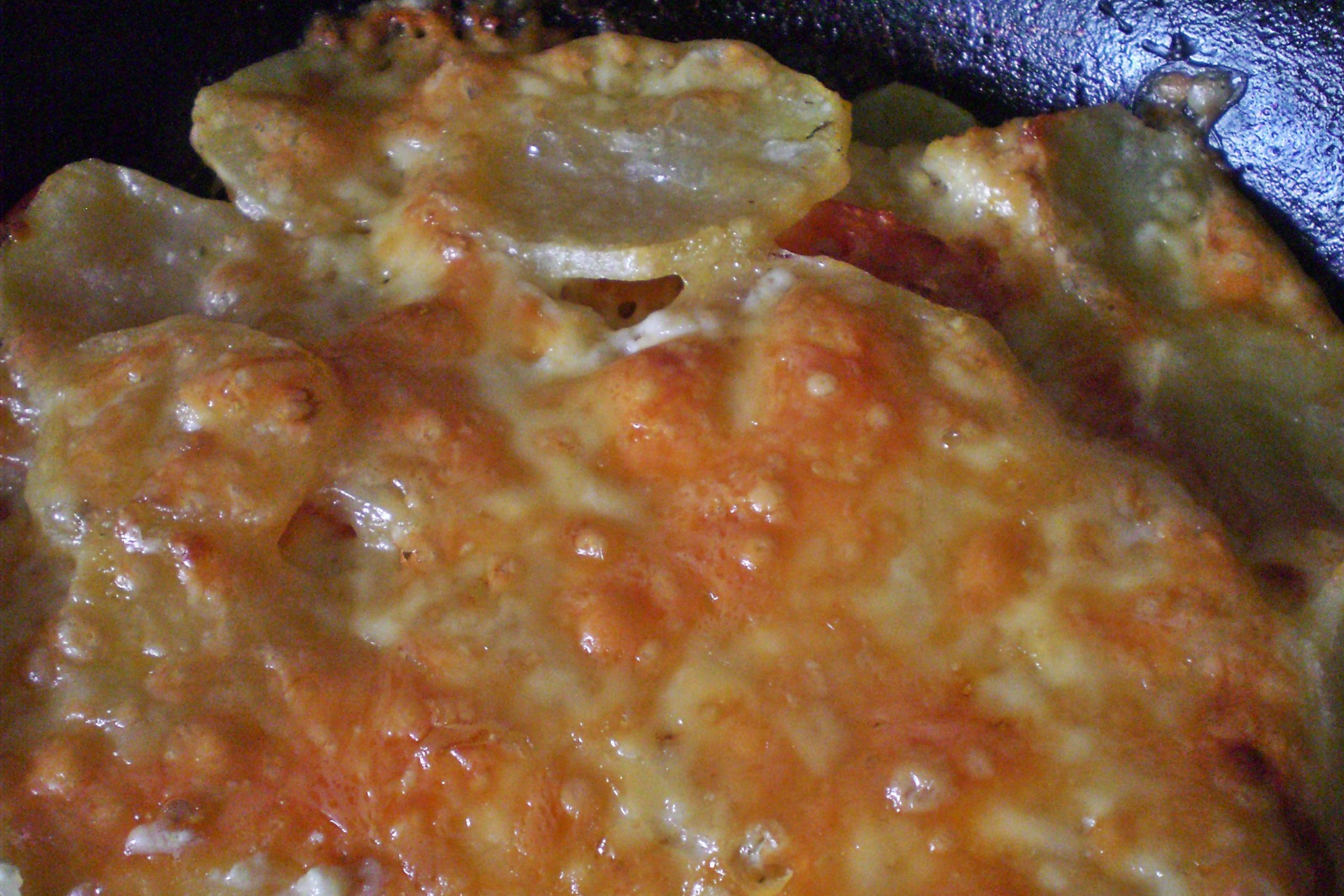 Запеченный картофель с куриным филе и твердым сыром