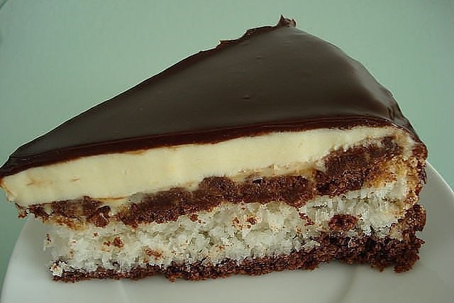 Кокосовый торт с заварным кремом