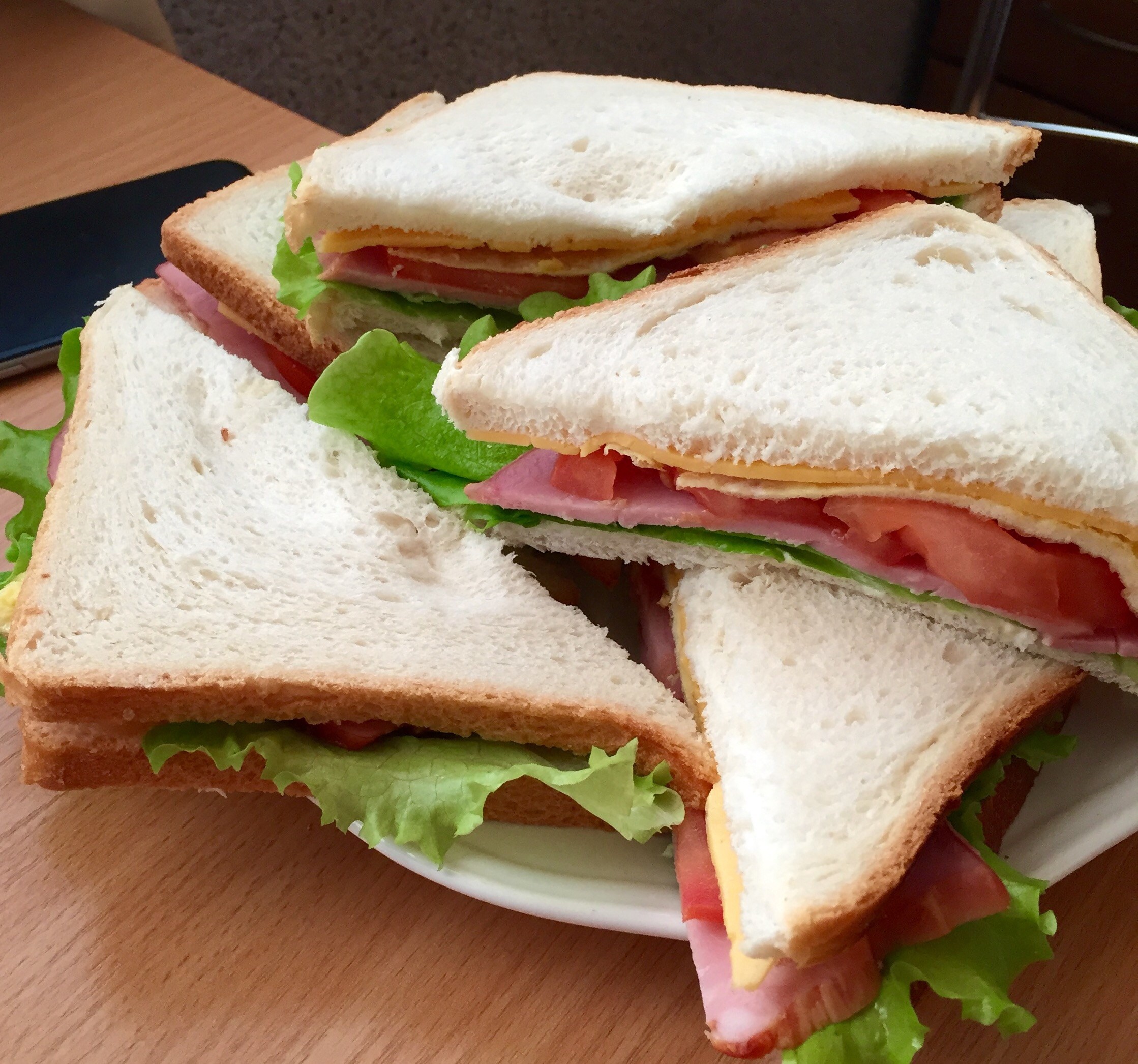Сэндвичи играть. Сэндвич бутерброд. Сэндвич домашний. Сэндвич легкий. Закрытые бутерброды.