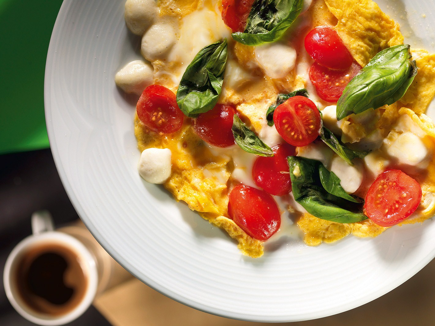 Омлет с моцареллой и помидорами рецепт – Итальянская кухня: Завтраки. «Еда»