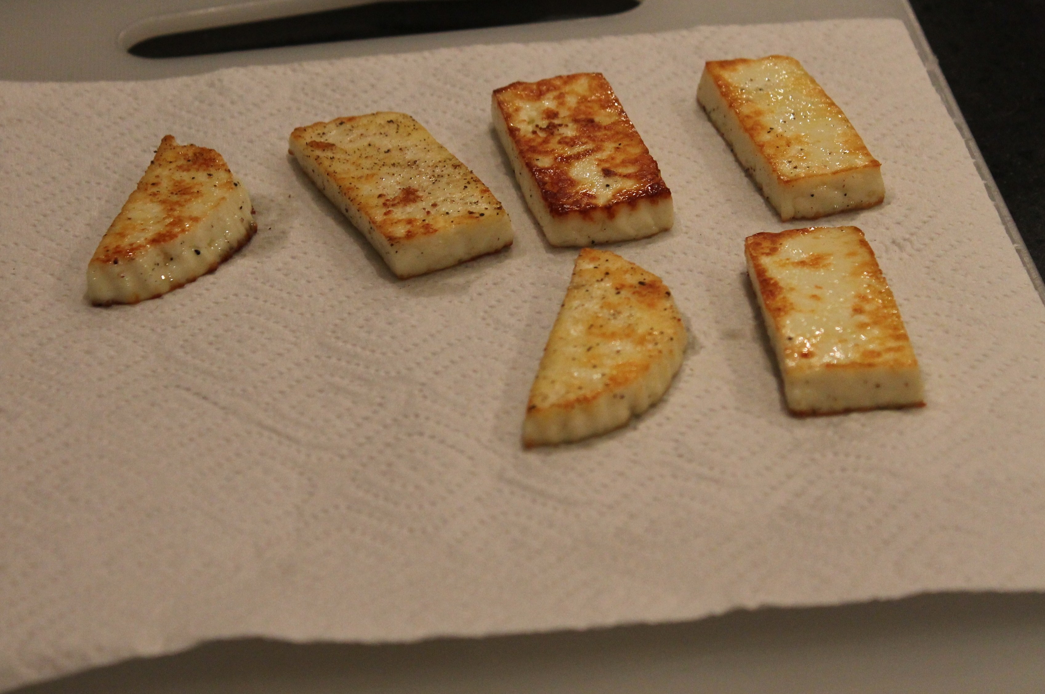 Быстро и вкусно: салат в тарталетках «Виноград-кедровый орех-сыр»