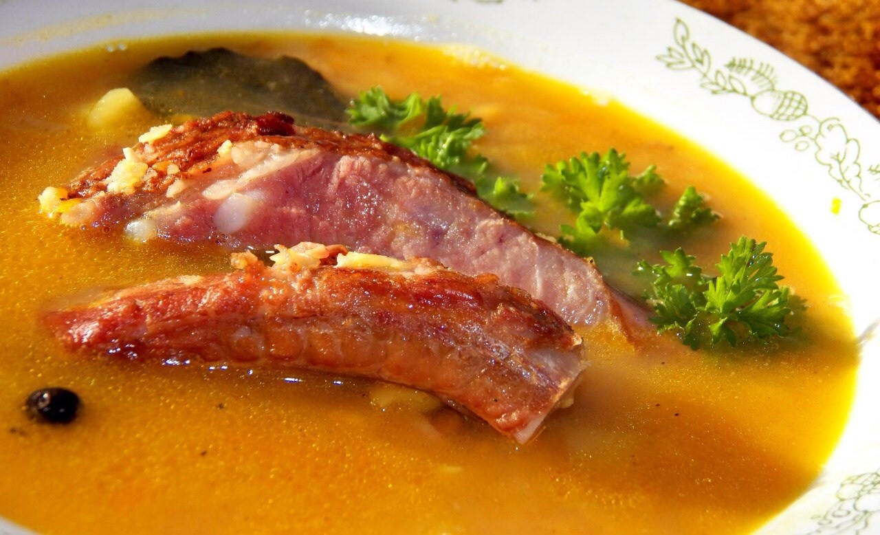 Рецепт вкусного горохового супа с копчеными ребрышками