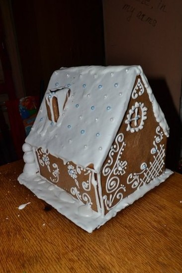 Пряничный домик к Рождеству: создаём подарок от теста до глазури вместе с мастерицей
