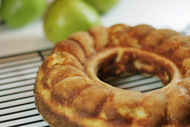 Творожная запеканка в духовке с манкой и грушами