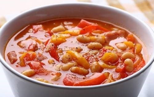 Острый суп с рисом и томатной пастой