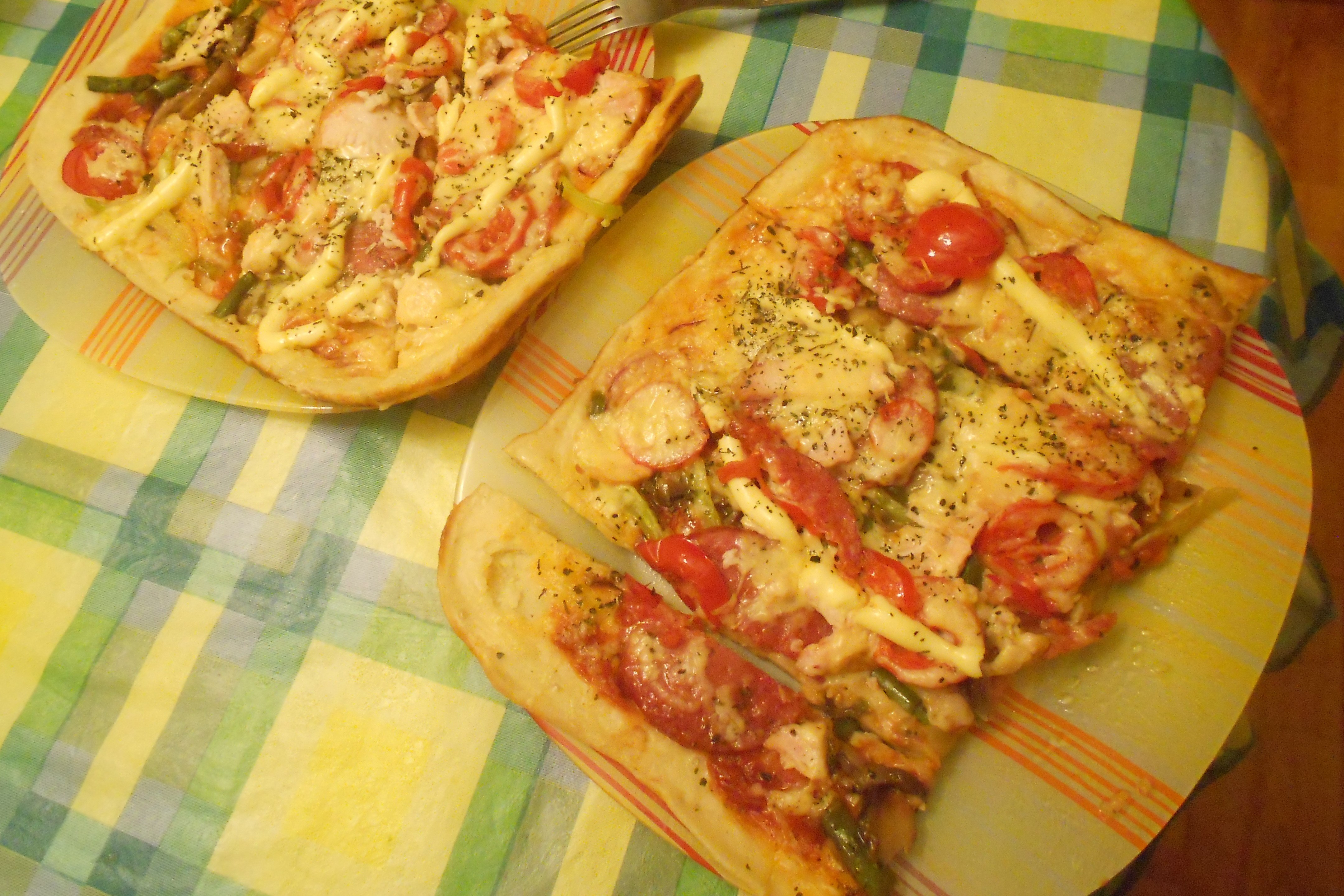 Пицца с копчёной курицей, помидорами и маслинами - рецепт с фотографиями - Patee. Рецепты