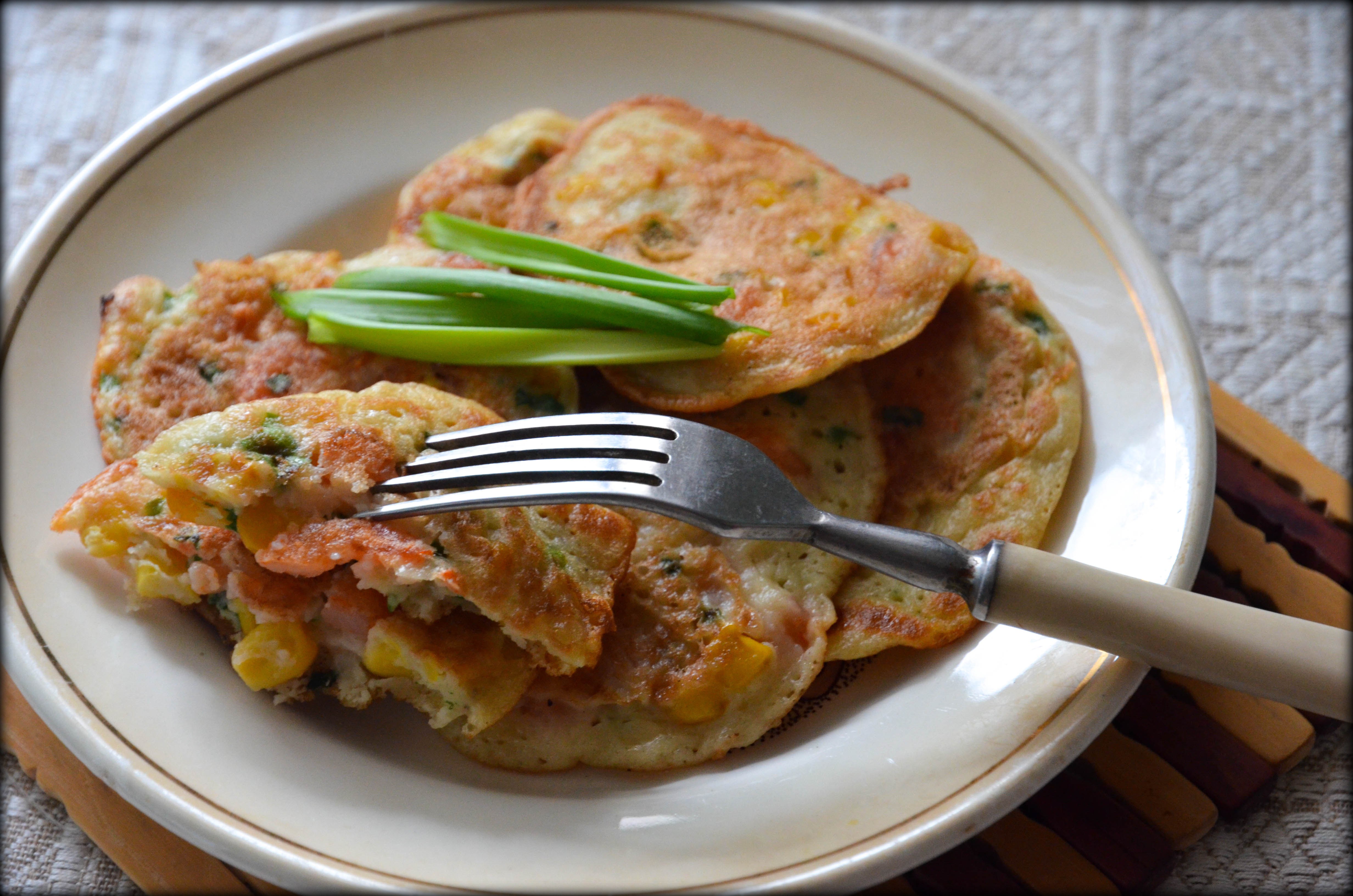 Оладьи с креветками и кукурузой