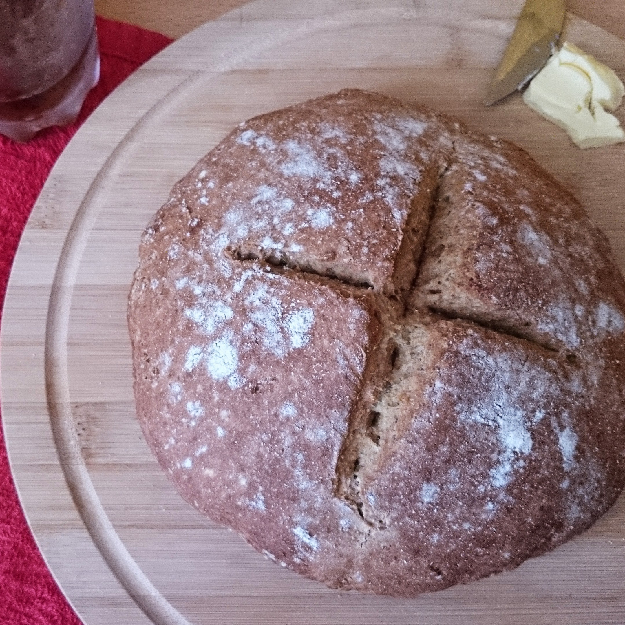 Разница между ирландским содовым хлебом и традиционным дрожжевым хлебом