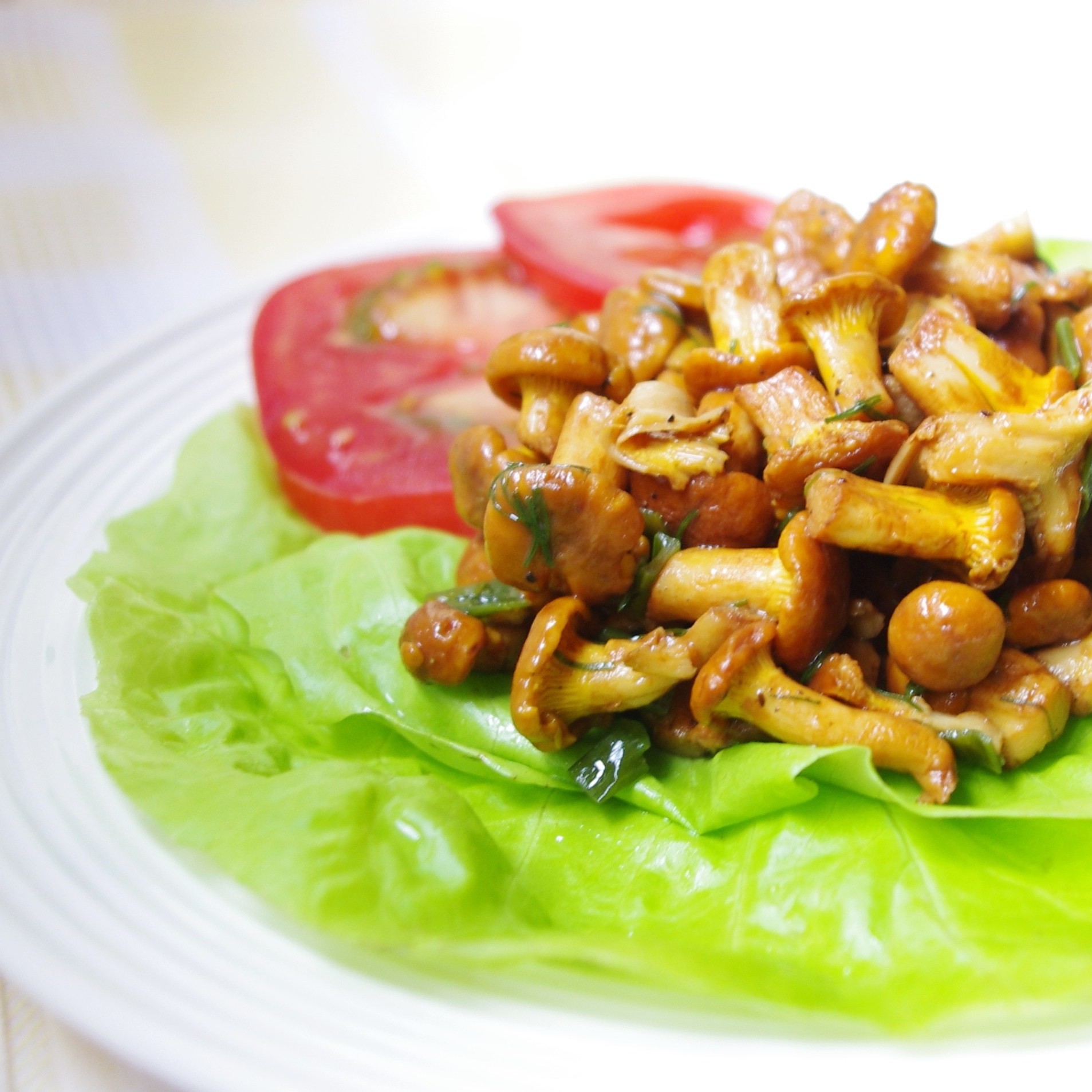 Курица с грибами – рецепт на сковородке или в духовке