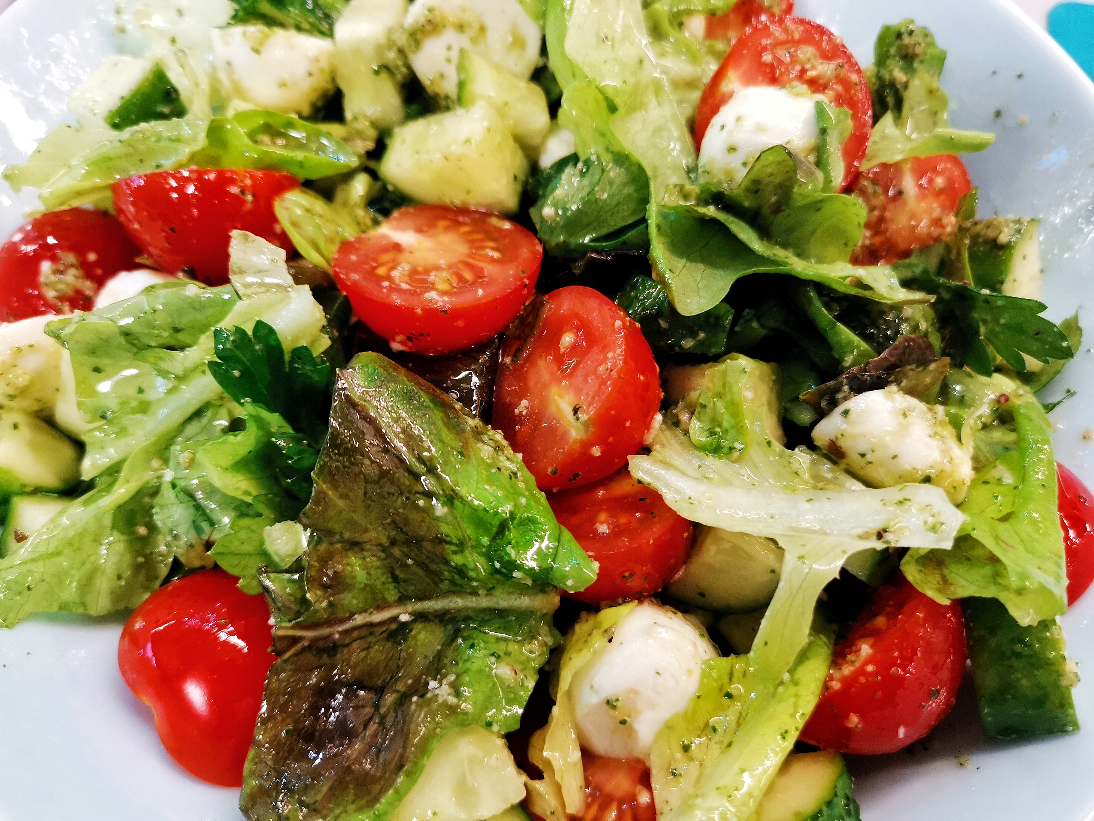 Салат разноцветный из свежих овощей — рецепт с фото и видео