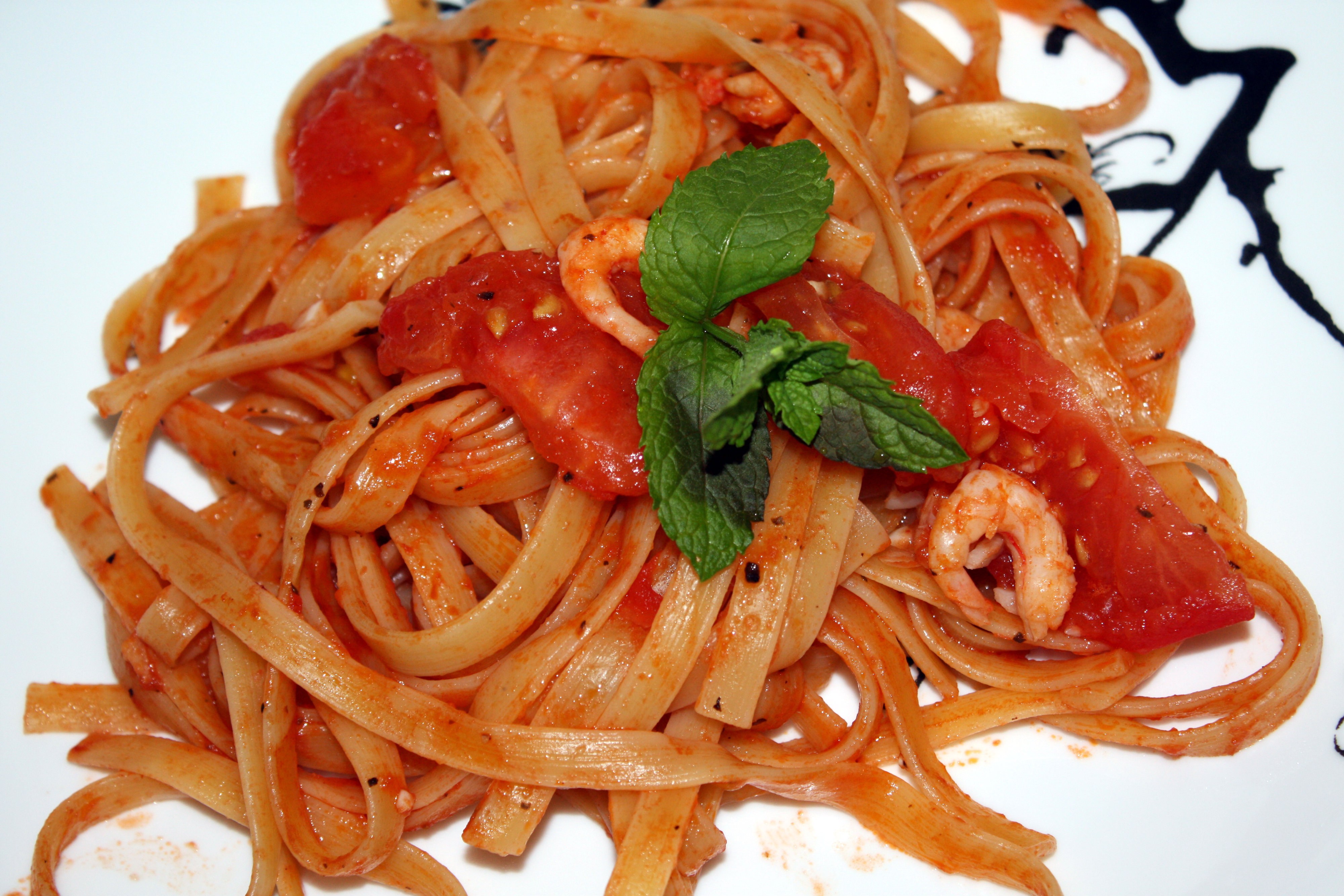Спагетти с томатным соусом по-итальянски