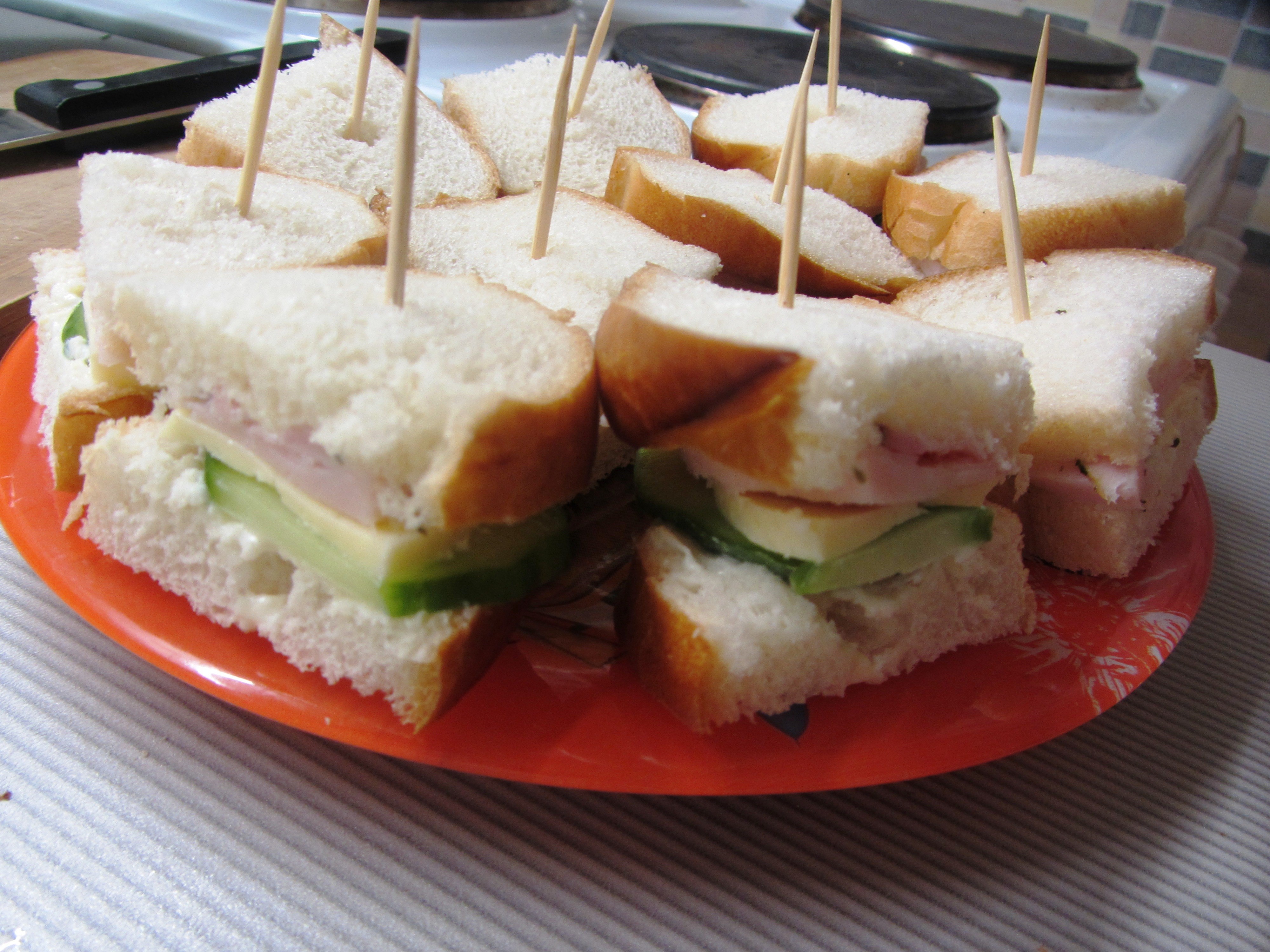 Мини-сэндвичи с тефтелями, пошаговый рецепт на ккал, фото, ингредиенты - KT-SW