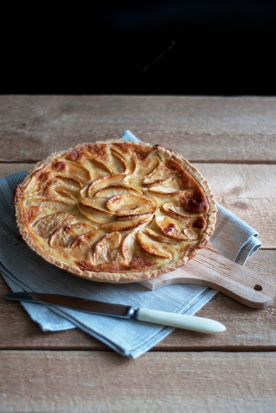 Пирог с яблочно-сливочной начинкой
