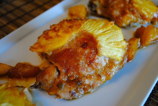 Мясо с ананасом и сыром в духовке