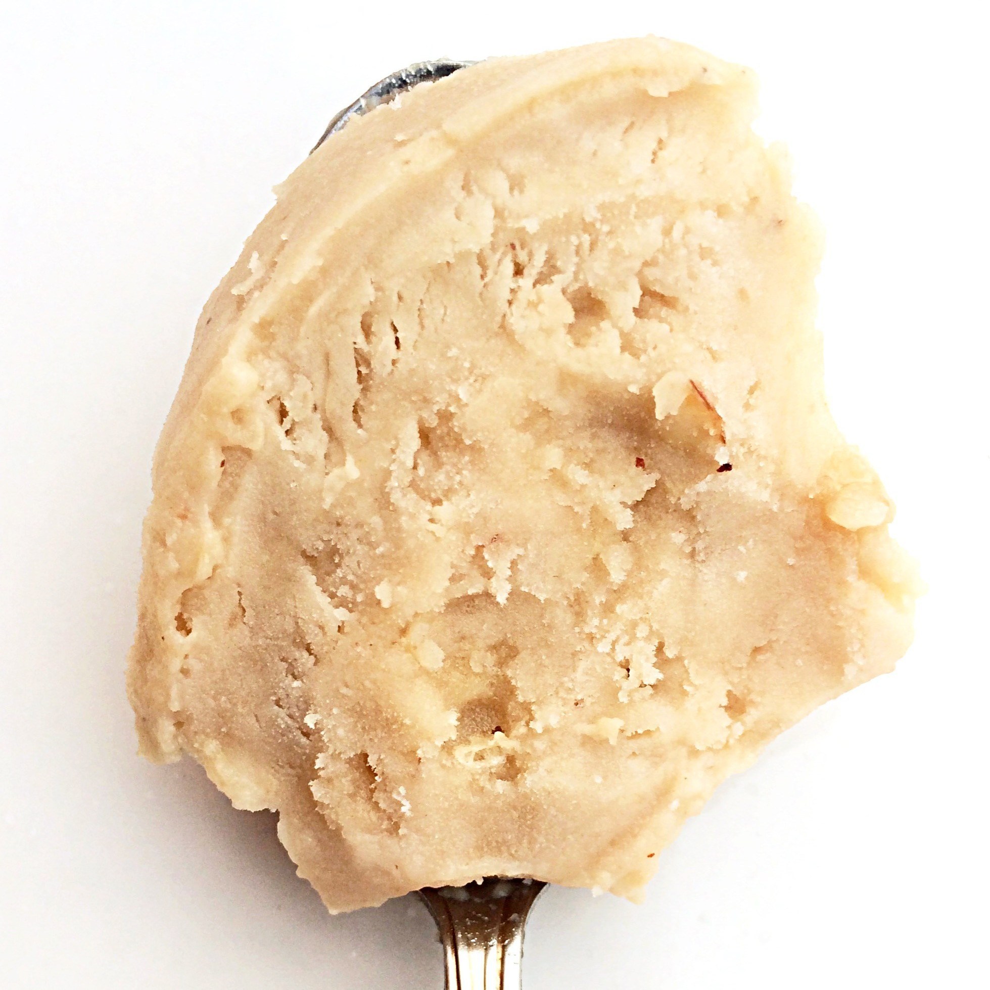 Каштановое мороженое с меренговой крошкой