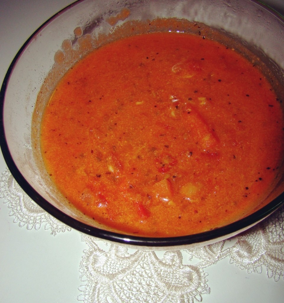 Томатный суп с базиликом и морковью